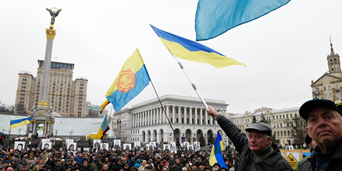 На Майдане призывают к «третьему майдану»