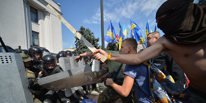Захарченко: Украину ожидают десятки майданов в каждом областном центре