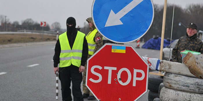 Украинские радикалы возобновляют блокаду российских фур