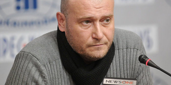 Ярош подтвердил наличие оружия на Майдане Ярош подтвердил наличие оружия на Майдане