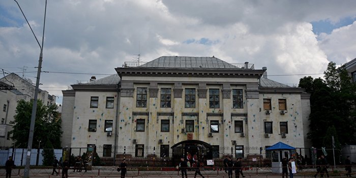 Меняйло: Нападавшие на посольство РФ в Киеве перепутали улицу Меняйло: Нападавшие на посольство РФ в Киеве перепутали улицу