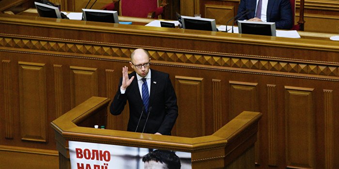 Яценюк просит политиков «забыть о распрях и интригах» Яценюк просит политиков «забыть о распрях и интригах»