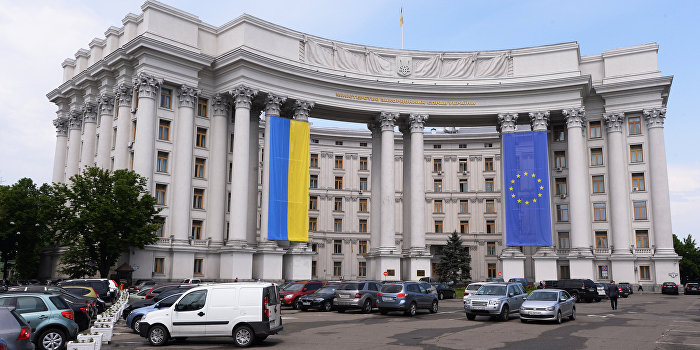 В МИД Украины отреагировали на предложение разорвать дипотношения с Россией В МИД Украины отреагировали на предложение разорвать дипотношения с Россией