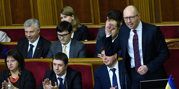 Яценюк пообещал не жаловаться на Порошенко Яценюк пообещал не жаловаться на Порошенко