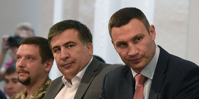 Саакашвили и Кличко саботируют декоммунизацию Саакашвили и Кличко саботируют декоммунизацию