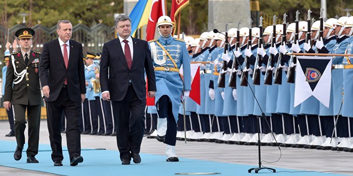 Порошенко отправит три тысячи украинских полицейских в Турцию Порошенко отправит три тысячи украинских полицейских в Турцию