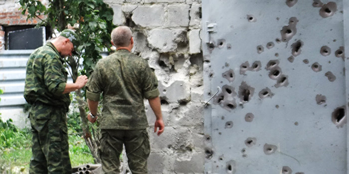 Украинские военные ведут себя по-офицерски с российскими коллегами Украинские военные ведут себя по-офицерски с российскими коллегами