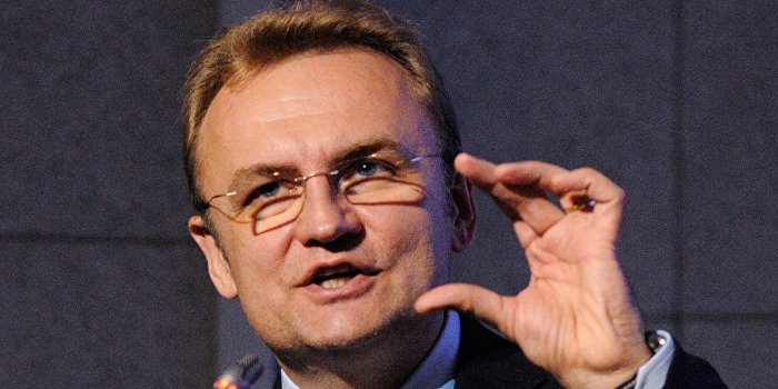 Мэра Львова хотят отправить в мусорный бак и в отставку Мэра Львова хотят отправить в мусорный бак и в отставку