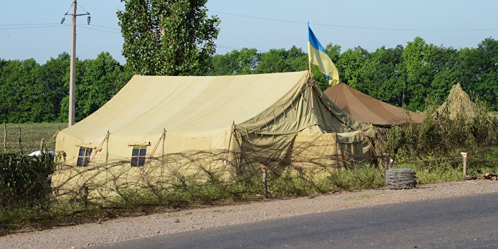 Первый дождь уничтожил 500 украинских армейских палаток Первый дождь уничтожил 500 украинских армейских палаток