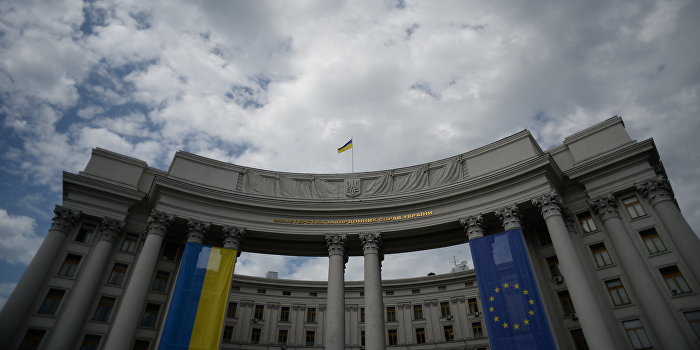 Глава управления МИД Украины зарабатывает меньше московского дворника Глава управления МИД Украины зарабатывает меньше московского дворника