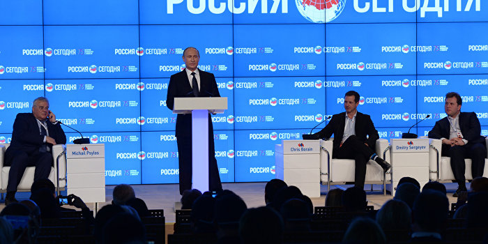 Путин: Власти не должны подвергать журналистов репрессиям Путин: Власти не должны подвергать журналистов репрессиям