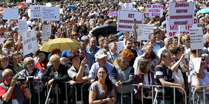 Более 60 000 человек протестуют против вооруженной миссии ОБСЕ в Донбассе Более 60 000 человек протестуют против вооруженной миссии ОБСЕ в Донбассе