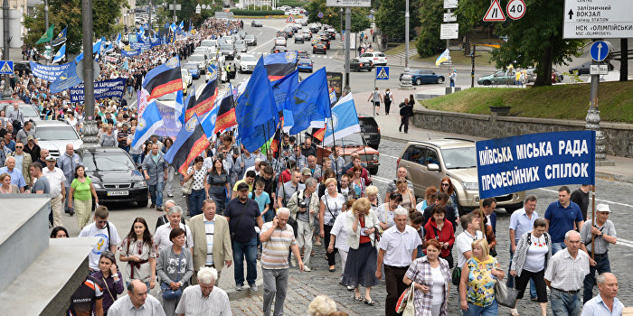 В Киеве прошли массовые протесты против повышения тарифов В Киеве прошли массовые протесты против повышения тарифов