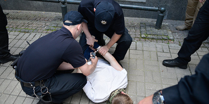 В Днепропетровской области за пытки задержаны двое полицейских В Днепропетровской области за пытки задержаны двое полицейских