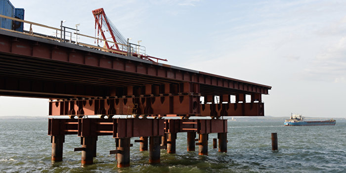 Начата сборка судоходной части Керченского моста