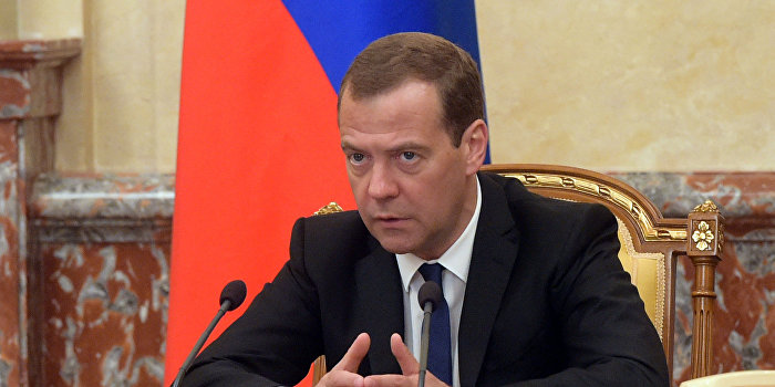 Медведев не исключил возможность разрыва дипломатических отношений с Украиной