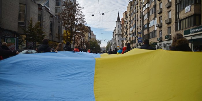 В Ивано-Франковске чиновницам приказали массово гладить флаги Украины