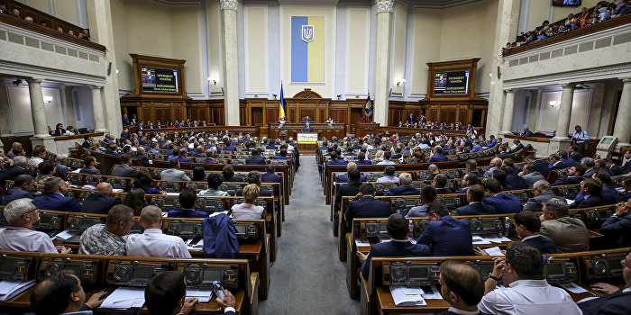 Первый парламентский день: речь президента, мантры оппозиционеров и тигровые креветки в столовой Рады Первый парламентский день: речь президента, мантры оппозиционеров и тигровые креветки в столовой Рады