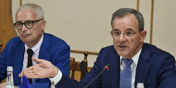 Французский парламентарий: Киев требует денег у Европы и не выполняет Минские соглашения Французский парламентарий: Киев требует денег у Европы и не выполняет Минские соглашения