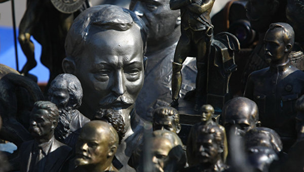 Первый секретарь ЦК ВЛКСМ: Независимость Украине обеспечила КПУ Первый секретарь ЦК ВЛКСМ: Независимость Украине обеспечила КПУ