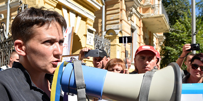 Савченко: Народ поможет Порошенко уйти в отставку Савченко: Народ поможет Порошенко уйти в отставку