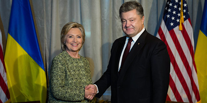 Порошенко удивлен осведомленностью Клинтон о ситуации на Украине Порошенко удивлен осведомленностью Клинтон о ситуации на Украине