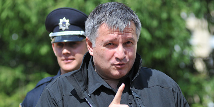 Аваков требует презумпции правоты украинских полицейских Аваков требует презумпции правоты украинских полицейских