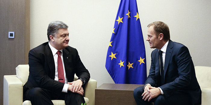 Порошенко попросил Туска о продлении санкций против России Порошенко попросил Туска о продлении санкций против России