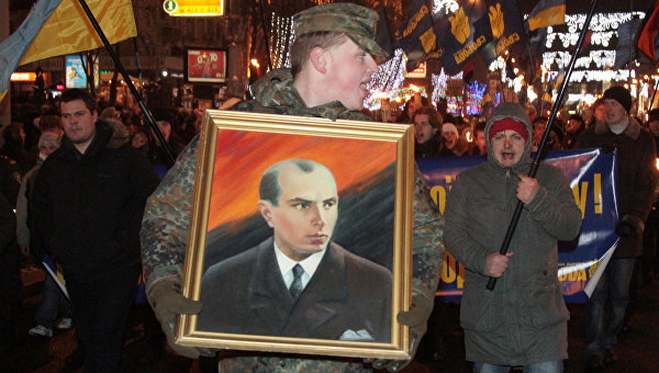 Авигдор Эскин: «Не только Порошенко, но и Ющенко с Януковичем заигрывали с антисемитами на Украине» Авигдор Эскин: «Не только Порошенко, но и Ющенко с Януковичем заигрывали с антисемитами на Украине»