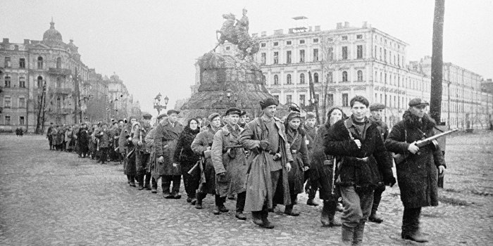 Невечная история: как СССР на Украину «напал» Невечная история: как СССР на Украину «напал»