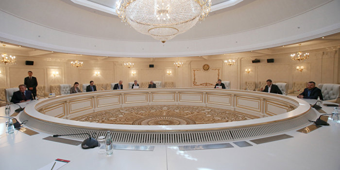 Представительница Украины устроила истерику на переговорах в Минске Представительница Украины устроила истерику на переговорах в Минске