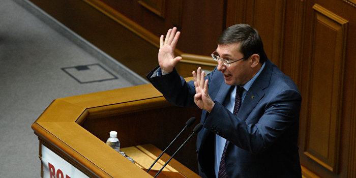 Янукович подал в суд на Луценко Янукович подал в суд на Луценко