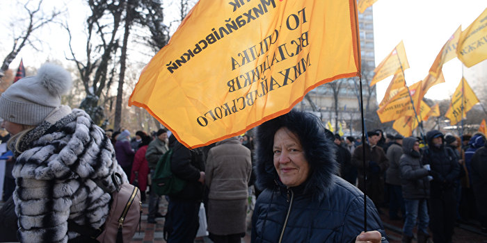 В Нацбанке обвинили протестующих в обрушении гривны В Нацбанке обвинили протестующих в обрушении гривны