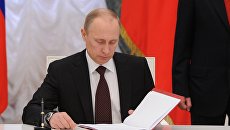 Путин в три раза сократил необходимый трудовой стаж для получения паспорта РФ