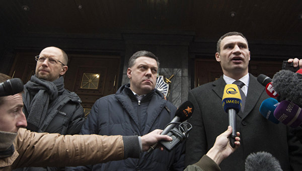 Трио «победителей»: как и в каком статусе праздновали годовщину Майдана Яценюк, Кличко и Тягнибок