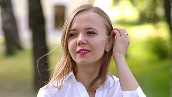 Вишенка на торте: 23-летняя Анна Калинчук стала главной по люстрации на Украине