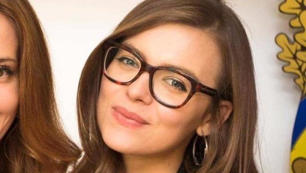Вишенка на торте: 23-летняя Анна Калинчук стала главной по люстрации на Украине Вишенка на торте: 23-летняя Анна Калинчук стала главной по люстрации на Украине