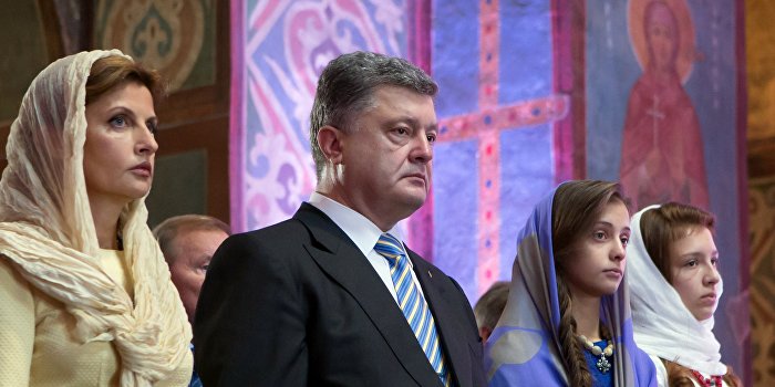 Соцсети о фреске с семьей Порошенко: «А кто из изображенных Иуда?» Соцсети о фреске с семьей Порошенко: «А кто из изображенных Иуда?»