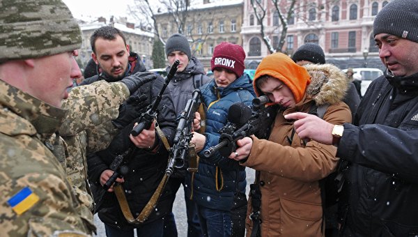 Хотим, как Пашинский: украинцы намерены вооружаться