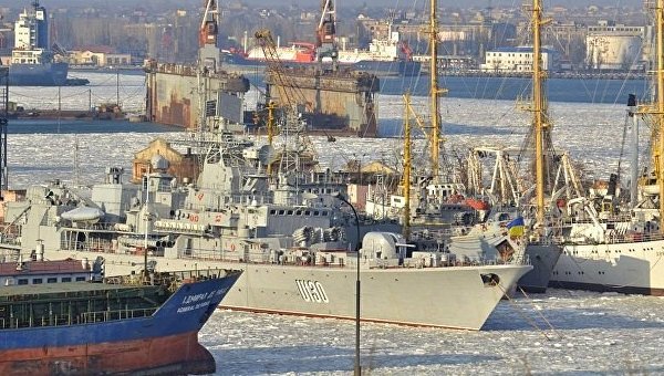 Украинский военный флот вмерз в Черное море