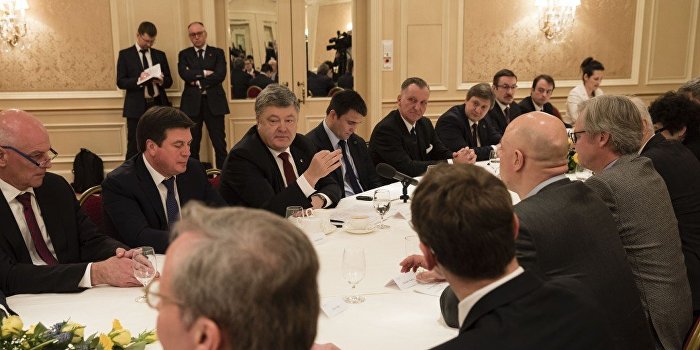 Порошенко попросил немцев активнее тратить деньги на Украине