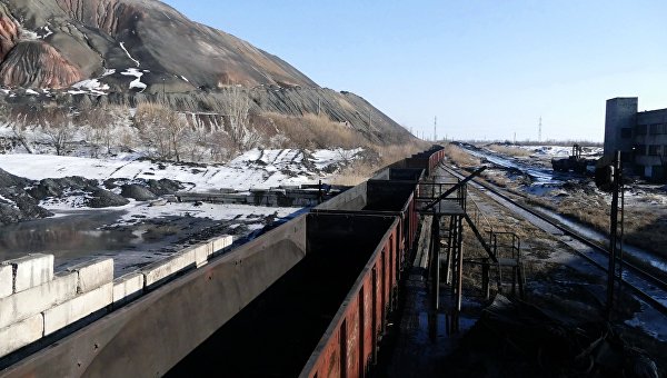 По ту стороны блокады: как Донбасс встретил украинскую изоляцию По ту стороны блокады: как Донбасс встретил украинскую изоляцию