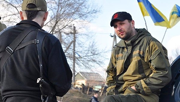 Хвост виляет собакой: радикалы поставили Порошенко на колени Хвост виляет собакой: радикалы поставили Порошенко на колени