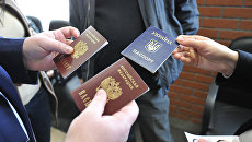 России надо наносить «бомбовый удар» по Украине российскими паспортами
