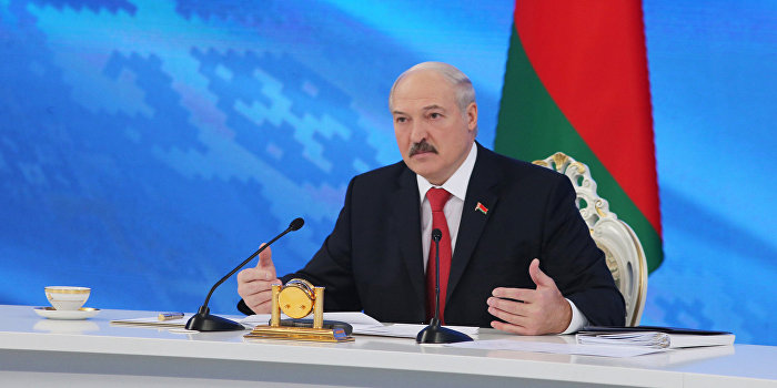 «Взгляд»: Лукашенко пытается выдать «тунеядцев» за «пятую колонну» и «боевиков» «Взгляд»: Лукашенко пытается выдать «тунеядцев» за «пятую колонну» и «боевиков»