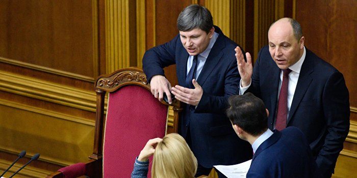 Невыполнение Порошенко депутатских ультиматумов приведет к досрочным выборам Невыполнение Порошенко депутатских ультиматумов приведет к досрочным выборам