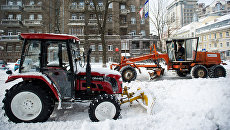 В Киев свозят снег со всей Украины для гигантского сноупарка