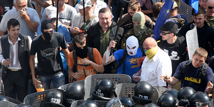 Полицию в Днепре могут заменить ультраправые штурмовики Полицию в Днепре могут заменить ультраправые штурмовики