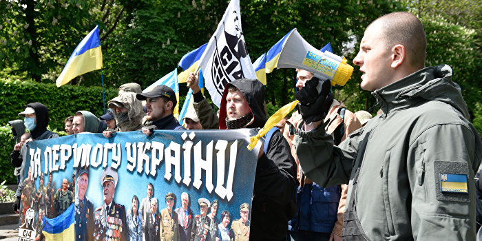 9 Мая: Киев жертвует правыми пешками 9 Мая: Киев жертвует правыми пешками