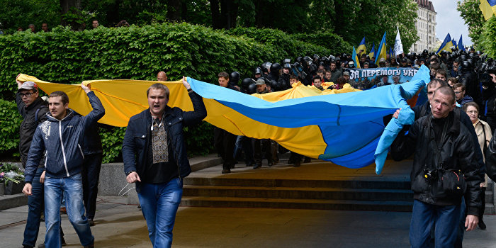 Камень без головы: в Киеве похищен бюст основателя украинского национализма Камень без головы: в Киеве похищен бюст основателя украинского национализма